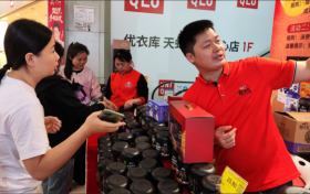 何家劲亲临惠州天虹，劲家庄双11重塑健康消费新体验